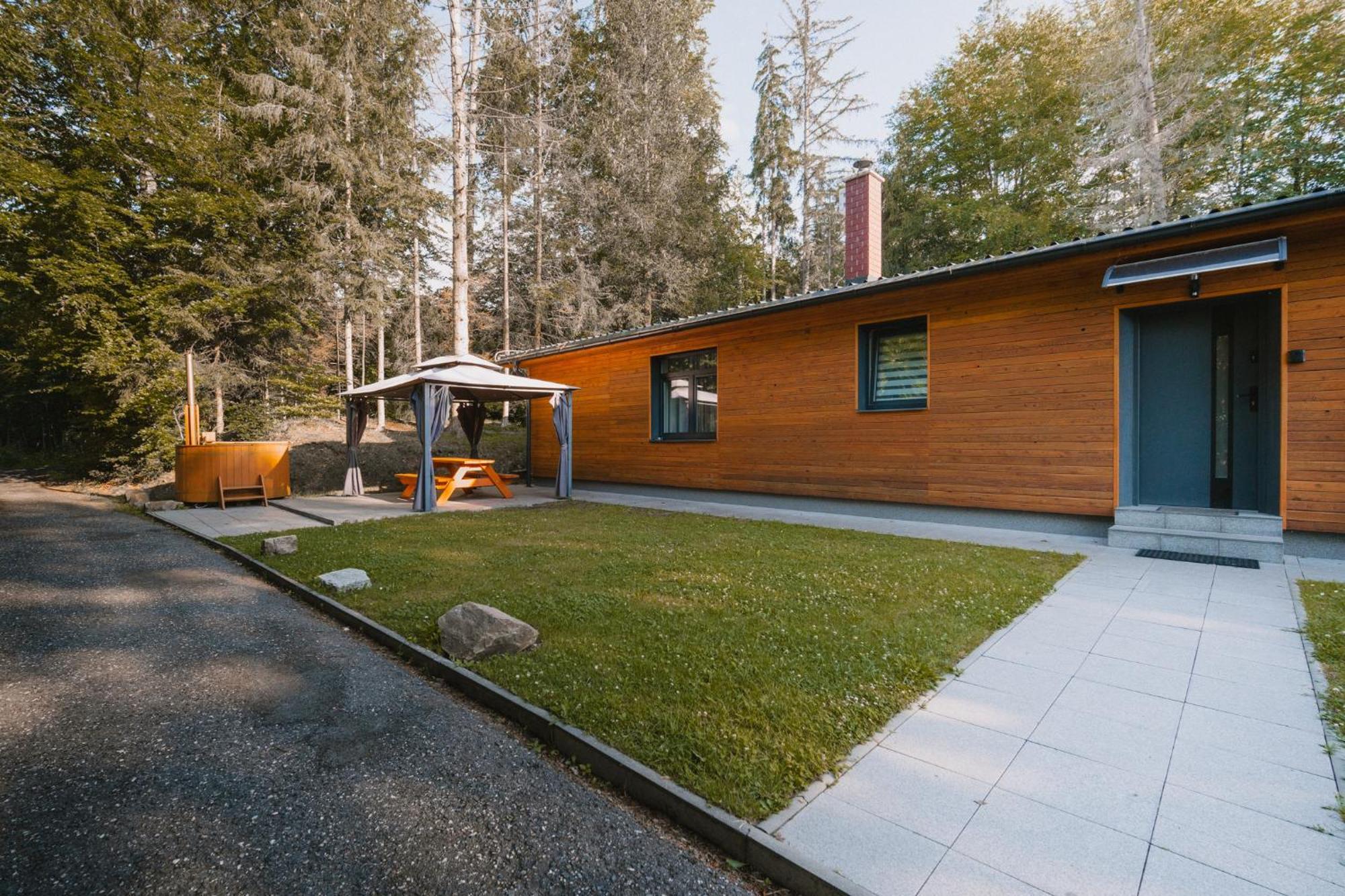 Cottage Forest Wellness Muna Hradec Exterior foto